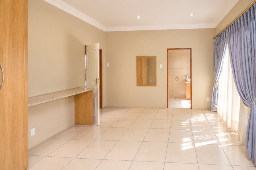4 Bedroom Property for Sale in Kosmos Ridge North West